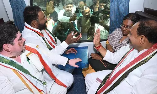 Telangana कांग्रेस कार्यकर्ताओं के साथ विशेष ट्रेन दिल्ली के लिए रवाना