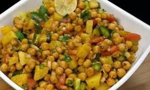 Recipe: घर पर ही बनाएं देसी स्टाइल मटर चाट Recipe: घर पर ही बनाएं देसी स्टाइल मटर चाट