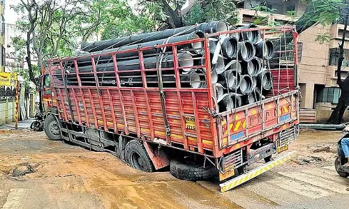 बेंगलुरु में अगले तीन दिनों तक भारी बारिश जारी रहने की संभावना: सड़कें जलमग्न, यातायात जाम की आशंका