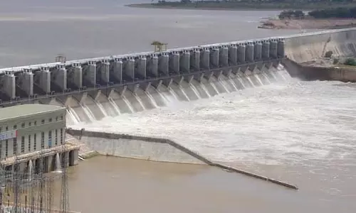 कर्नाटक को अलमट्टी बांध की ऊंचाई बढ़ाने से रोकें: महाराष्ट्र ने केंद्र से आग्रह किया कर्नाटक को अलमट्टी बांध की ऊंचाई बढ़ाने से रोकें: महाराष्ट्र ने केंद्र से आग्रह किया