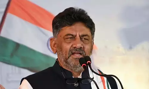 जनता परेशानी पैदा कर रही है जिद्दी मत बनो, ड्यूटी पर आओ: DK की परिवहन कर्मचारियों से अपील जनता परेशानी पैदा कर रही है जिद्दी मत बनो, ड्यूटी पर आओ: DK की परिवहन कर्मचारियों से अपील