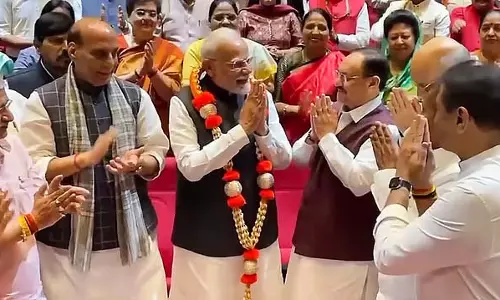 ऑपरेशन सिंदूर: सांसदों ने हर-हर महादेव के नारे के साथ मोदी को बधाई दी