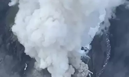 रूस: कामचटका में ज्वालामुखी से 10 किलोमीटर ऊंचा उठा राख का गुबार रूस: कामचटका में ज्वालामुखी से 10 किलोमीटर ऊंचा उठा राख का गुबार