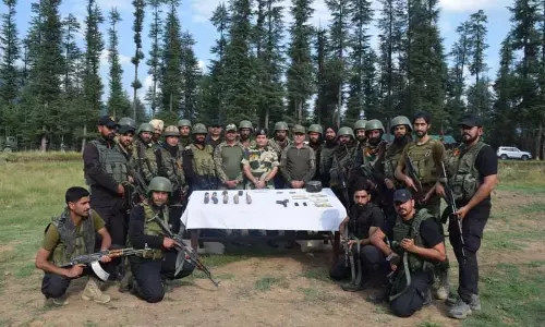 कुपवाड़ा में आतंकी ठिकाने का भंडाफोड़, हथियार बरामद
