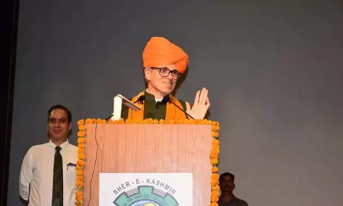 केवल फसलें नहीं, नौकरियां भी बढ़ाएं: सीएम उमर का SKUAST-J स्नातकों से आग्रह किया