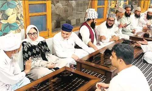 डॉ. दरख्शां ने शाहदरा शरीफ में विभिन्न कार्यक्रमों में लिया भाग डॉ. दरख्शां ने शाहदरा शरीफ में विभिन्न कार्यक्रमों में लिया भाग