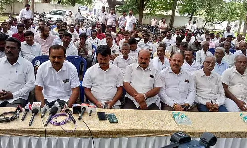 PLD बैंक के अध्यक्ष के इस्तीफे की मांग