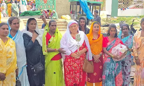 Karnataka: मुरुगमल्ला दरगाह को 500 ग्राम चांदी का दीपक दान किया गया Karnataka: मुरुगमल्ला दरगाह को 500 ग्राम चांदी का दीपक दान किया गया