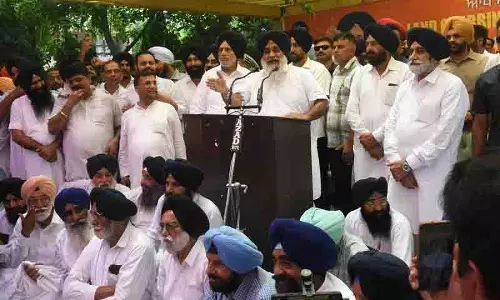 रिश्वत के बदले दिल्ली के डेवलपर्स को फायदा पहुंचाने की कोशिश: Sukhbir Badal