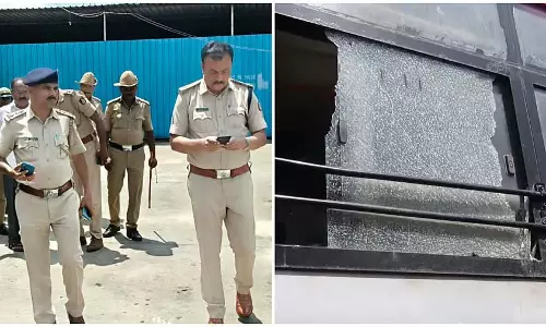 कोलार में KSRTC बस पर पथराव; खिड़की के शीशे टूटे कोलार में KSRTC बस पर पथराव; खिड़की के शीशे टूटे