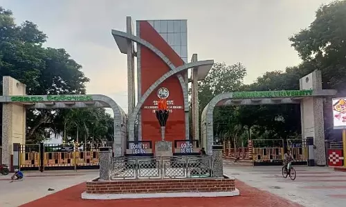 Sambalpur विश्वविद्यालय के छात्रों को जूनियर छात्रों को धमकी भरे संदेश भेजने पर कार्रवाई का सामना करना पड़ा