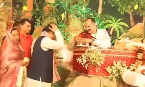 सपरिवार भिलाई पहुंचे CM साय, पंडित प्रदीप मिश्रा की शिव महापुराण कथा किया श्रवण सपरिवार भिलाई पहुंचे CM साय, पंडित प्रदीप मिश्रा की शिव महापुराण कथा किया श्रवण