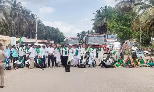 Karnataka : यूरिया काला बाजार में बेचा जा रहा है Karnataka : यूरिया काला बाजार में बेचा जा रहा है