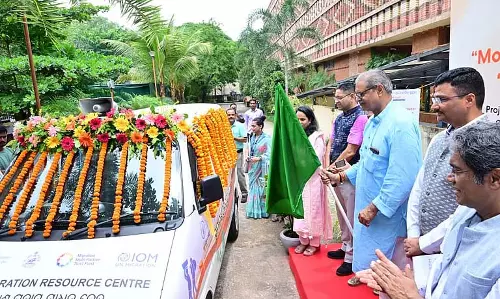 Odisha सरकार ने मोबाइल प्रवासी संसाधन केंद्र शुरू किया