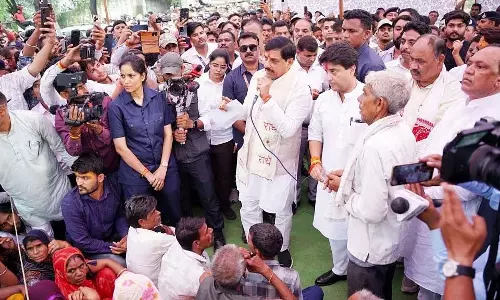 सीएम , केंद्रीय मंत्री ने MP के बाढ़ प्रभावित इलाकों का दौरा किया सीएम , केंद्रीय मंत्री ने MP के बाढ़ प्रभावित इलाकों का दौरा किया