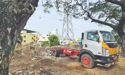 CHENNAI: न्यू अवादी रोड पर मलबा डंपिंग बेरोकटोक जारी CHENNAI: न्यू अवादी रोड पर मलबा डंपिंग बेरोकटोक जारी