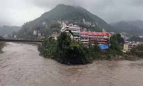 हिमाचल प्रदेश में भारी बारिश: 453 सड़कें बंद - 1,700 करोड़ का नुकसान हिमाचल प्रदेश में भारी बारिश: 453 सड़कें बंद - 1,700 करोड़ का नुकसान