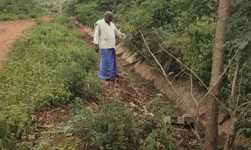 Karnataka : 15 दिन से पानी नहीं आने से किसान परेशान Karnataka : 15 दिन से पानी नहीं आने से किसान परेशान