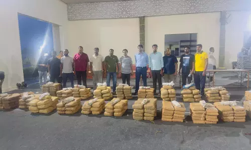 Telangana: ईगल ने प्रमुख अंतरराज्यीय गांजा तस्करी नेटवर्क का भंडाफोड़ किया, 2 गिरफ्तार Telangana: ईगल ने प्रमुख अंतरराज्यीय गांजा तस्करी नेटवर्क का भंडाफोड़ किया, 2 गिरफ्तार