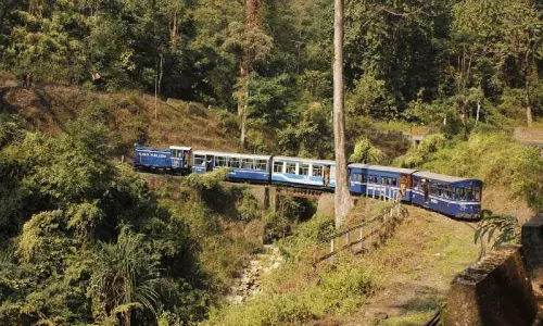त्योहारी पर्यटकों की भीड़ से पहले DHR के नए डीजल इंजन का सिलीगुड़ी-दार्जिलिंग परीक्षण सफल
