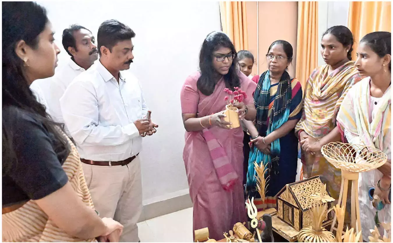 Andhra: आदिवासी महिलाओं को आजीविका कमाने में मदद के लिए प्रशिक्षण Andhra: आदिवासी महिलाओं को आजीविका कमाने में मदद के लिए प्रशिक्षण