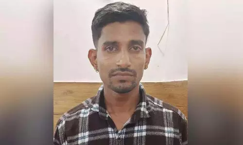 पड़ोसी के घर में घुसकर हमला करने के आरोप में युवक गिरफ्तार पड़ोसी के घर में घुसकर हमला करने के आरोप में युवक गिरफ्तार