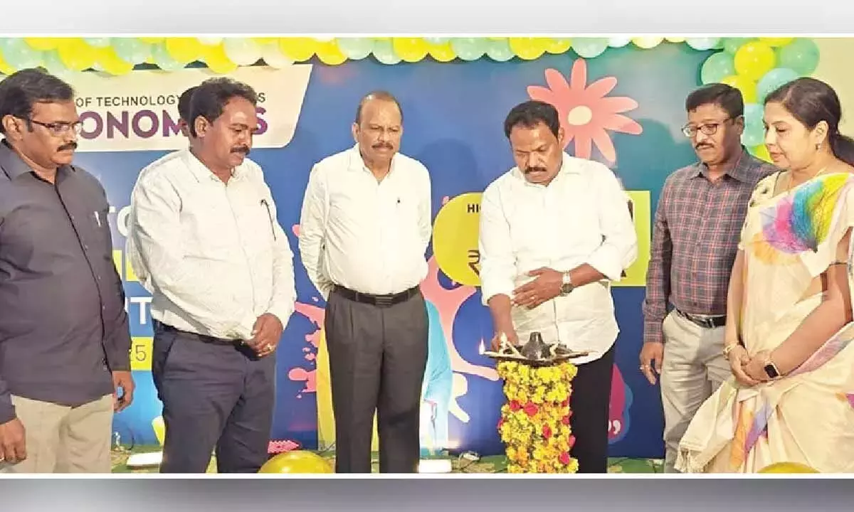Andhra: इंजीनियरिंग छात्रों को तकनीकी कौशल बढ़ाने के लिए कहा गया