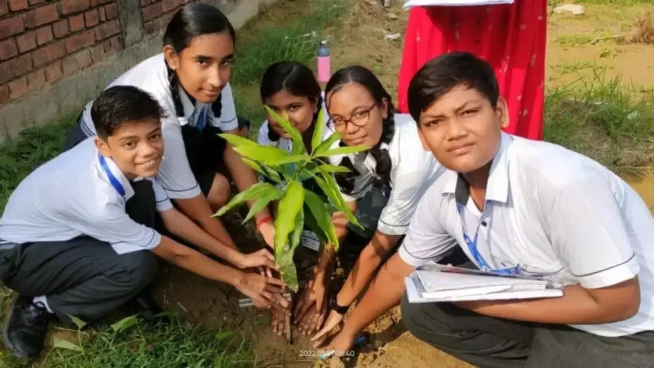 एझक्करनाद सरकारी यूपी स्कूल में ‘माँ के नाम पर एक पेड़’ योजना शुरू की गई