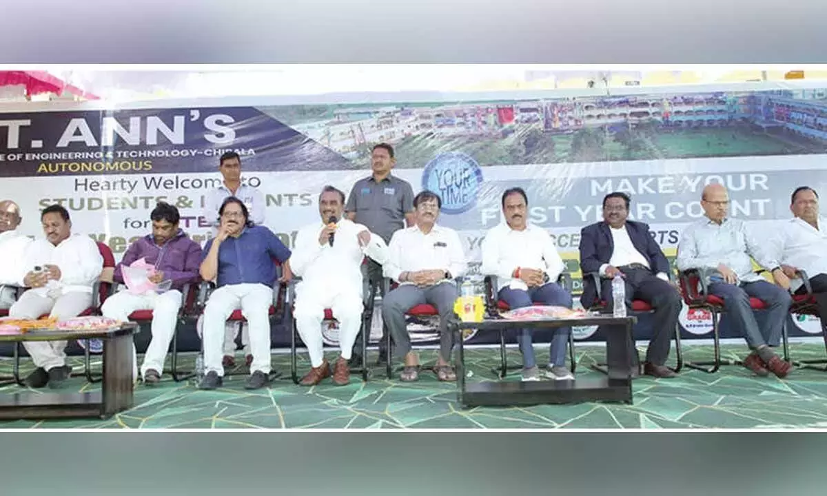 Andhra: छात्रों को आत्मविश्वास विकसित करने के लिए कहा गया