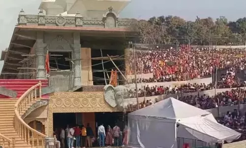 सीहोर के कुबेरेश्वर धाम में भगदड़ मचने से 2 की मौत, कई घायल सीहोर के कुबेरेश्वर धाम में भगदड़ मचने से 2 की मौत, कई घायल