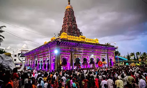 Kalaburagi : शरणबसवेश्वर के दर्शन के लिए भक्तों की भीड़ उमड़ पड़ी
