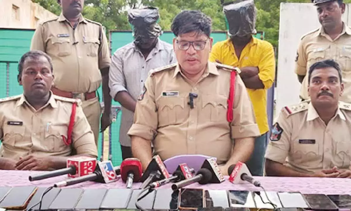 Andhra: कोडुमुर में 59 फोन बरामद