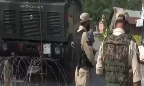 Kulgam में सुरक्षा बलों का अभियान पांचवें दिन भी जारी Kulgam में सुरक्षा बलों का अभियान पांचवें दिन भी जारी