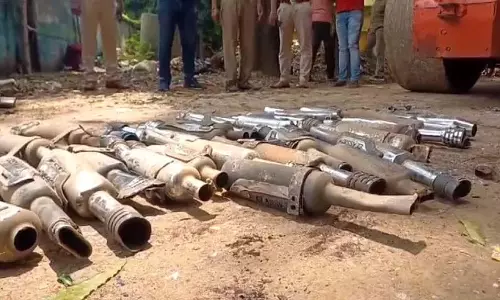 भद्रक पुलिस ने मॉडिफाइड साइलेंसर वाली बाइकों पर कार्रवाई की