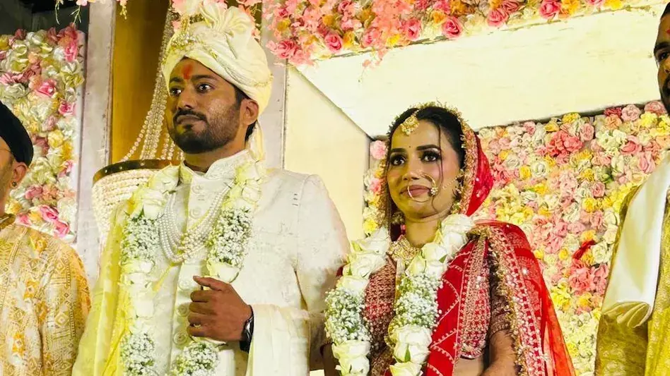 Lucknow: मर्चेंट नेवी अफसर की पत्नी की संदिग्ध मौत, जांच शुरू Lucknow: मर्चेंट नेवी अफसर की पत्नी की संदिग्ध मौत, जांच शुरू