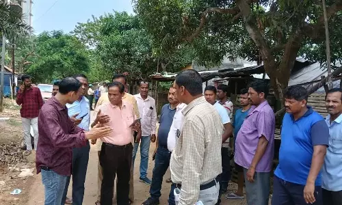 Bhubaneswar में प्रस्तावित बाएं समानांतर सड़क के लिए सर्वेक्षण शुरू Bhubaneswar में प्रस्तावित बाएं समानांतर सड़क के लिए सर्वेक्षण शुरू