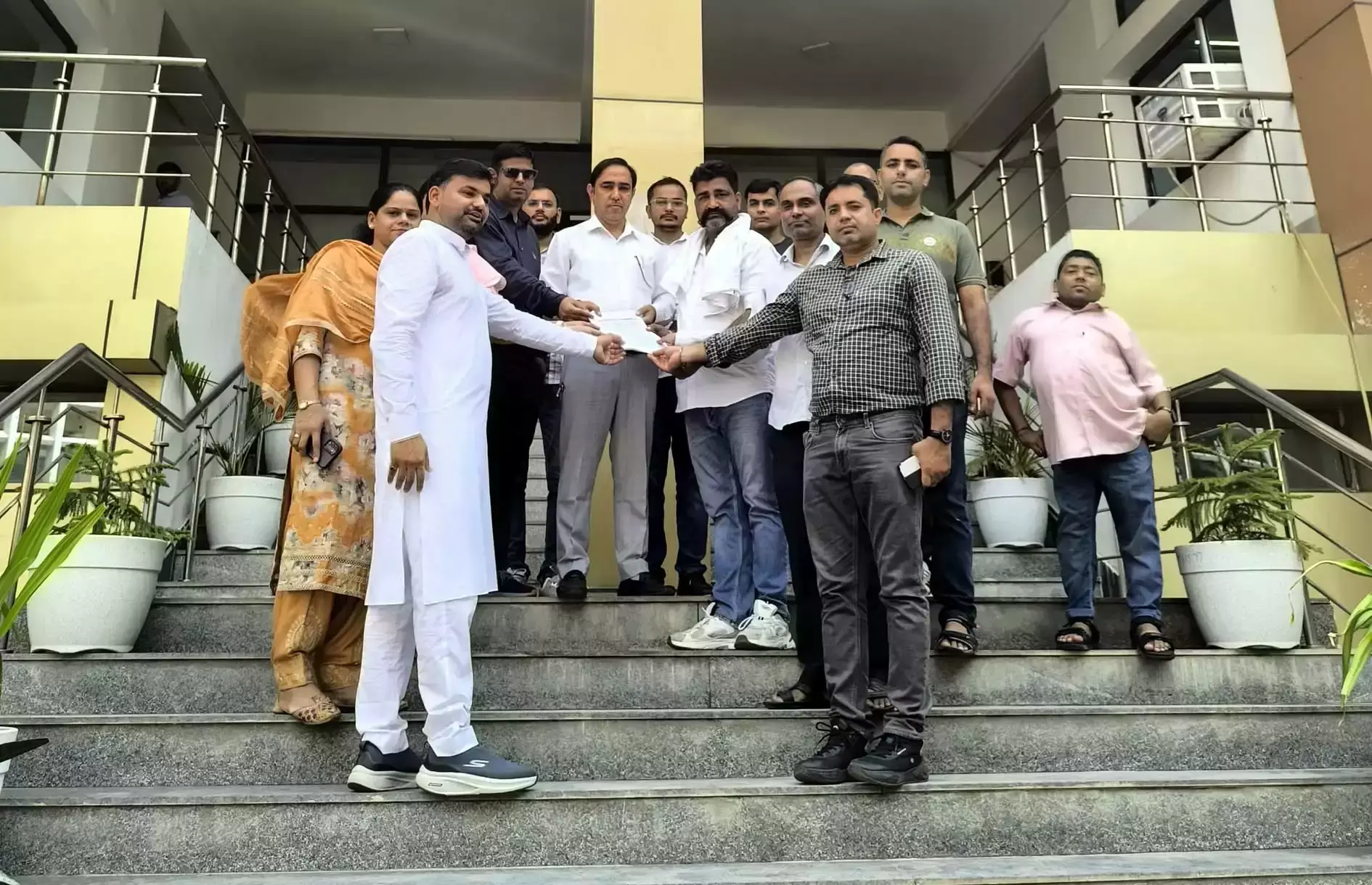 Hisar: अशोक नेहरा ने उठाई ऑनलाइन ट्रांसफर नीति की खिलाफत Hisar: अशोक नेहरा ने उठाई ऑनलाइन ट्रांसफर नीति की खिलाफत