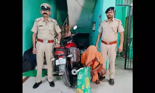 कांवरिया के भेष में शराब की तस्करी करता पकड़ा गया ओडिशा का व्यक्ति कांवरिया के भेष में शराब की तस्करी करता पकड़ा गया ओडिशा का व्यक्ति
