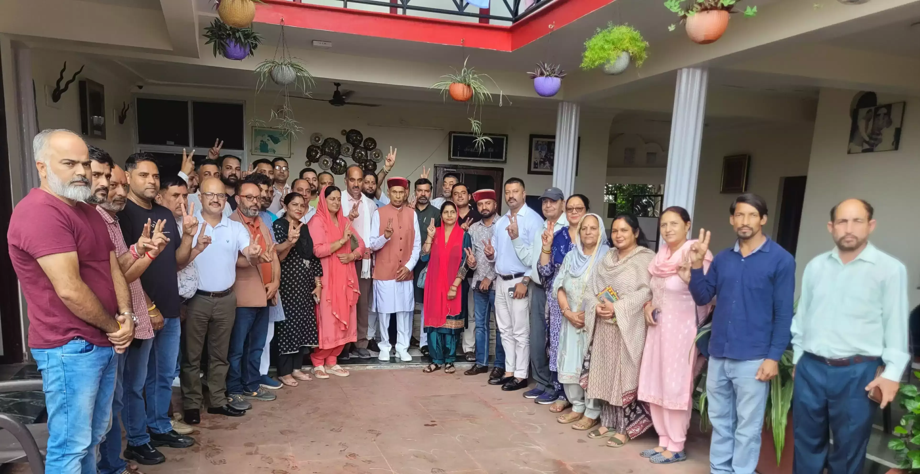 Hamirpur: भाजपा जिला टीम ने जताया पूर्व सीएम धूमल का आभार Hamirpur: भाजपा जिला टीम ने जताया पूर्व सीएम धूमल का आभार
