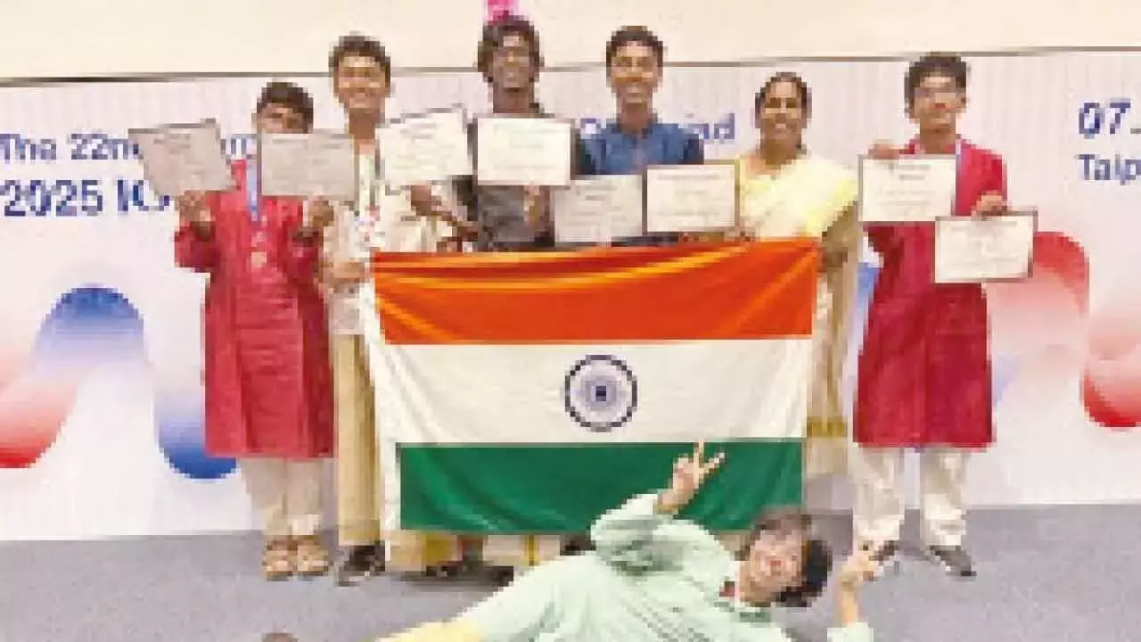 भाषा की बाधाओं को तोड़ते हुए: भारतीय किशोरों ने IOL 2025 में सफलता हासिल की भाषा की बाधाओं को तोड़ते हुए: भारतीय किशोरों ने IOL 2025 में सफलता हासिल की
