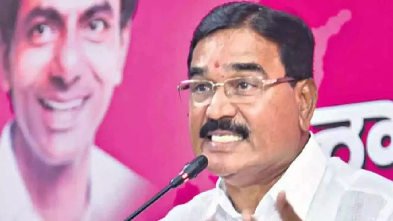 KCR की छवि खराब करने के लिए कालेश्वरम रिपोर्ट को छोटा किया गया: निरंजन KCR की छवि खराब करने के लिए कालेश्वरम रिपोर्ट को छोटा किया गया: निरंजन