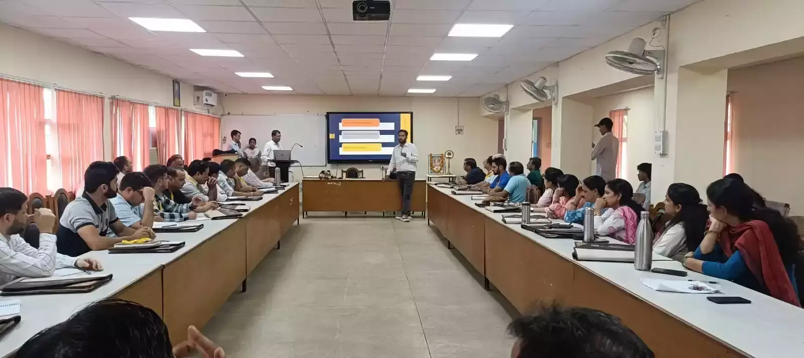Hamirpur: फैकल्टी डेवलपमेंट प्रोग्राम से प्रोफेशनल ग्रोथ को बढ़ावा Hamirpur: फैकल्टी डेवलपमेंट प्रोग्राम से प्रोफेशनल ग्रोथ को बढ़ावा