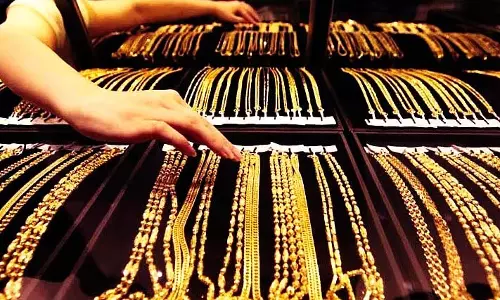 सोना ₹98,820 पर पहुंचा, चांदी में ₹2,000 की मजबूती दर्ज