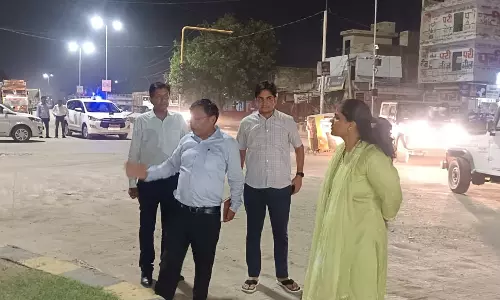 Sri Ganganagar: देर रात कलेक्टर का दौरा, चौक सौंदर्यीकरण और सफाई व्यवस्था पर दिया जोर