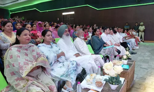 Sri Ganganagar: जिला स्तरीय कार्यक्रम में अतिथियों ने किया आंगनबाड़ी कार्यकर्ताओं