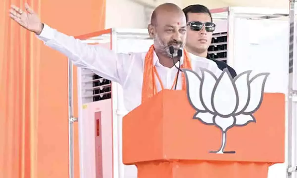 Telangana: केंद्रीय मंत्री बंदी संजय कुमार 8 अगस्त को गवाह के तौर पर पेश होंगे Telangana: केंद्रीय मंत्री बंदी संजय कुमार 8 अगस्त को गवाह के तौर पर पेश होंगे