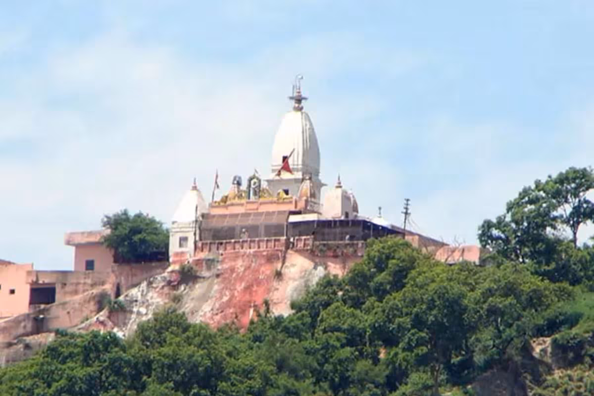 Haridwar: मनसा देवी पैदल मार्ग पर बारिश की मार Haridwar: मनसा देवी पैदल मार्ग पर बारिश की मार