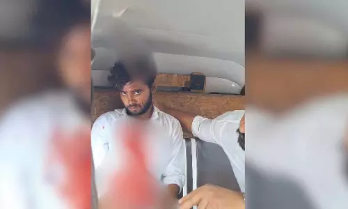 मेट्रो लाइन हादसा, घायल हुए यात्री के बाद ठेकेदार पर कार्रवाई तेज मेट्रो लाइन हादसा, घायल हुए यात्री के बाद ठेकेदार पर कार्रवाई तेज