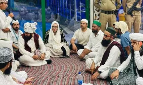 Jammu: अंद्राबी ने शाहदरा शरीफ में कार्यों की समीक्षा की Jammu: अंद्राबी ने शाहदरा शरीफ में कार्यों की समीक्षा की