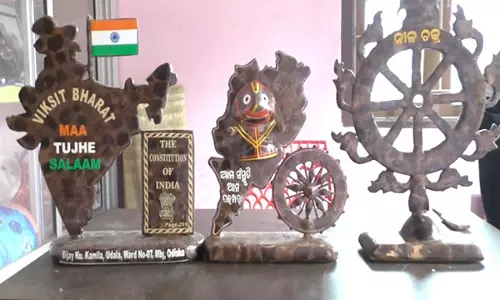 Odisha के गैराज मैकेनिक ने फेंके गए नारियल के छिलकों को कला में बदला